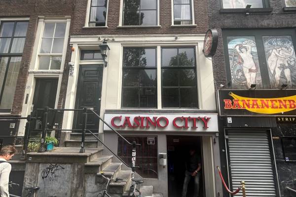 Winkelruimte Oudezijds Achterburgwal 35-A Amsterdam