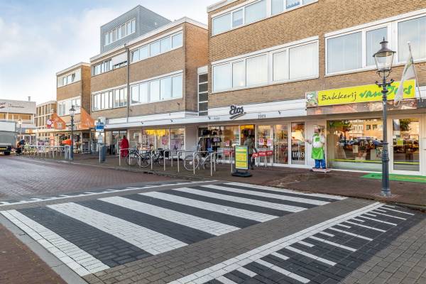 Winkelruimte Van Bergenplein 48 Etten-Leur