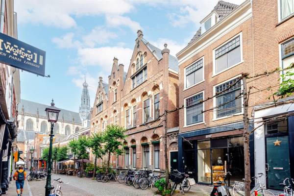 Winkelruimte Warmoesstraat 27 Haarlem