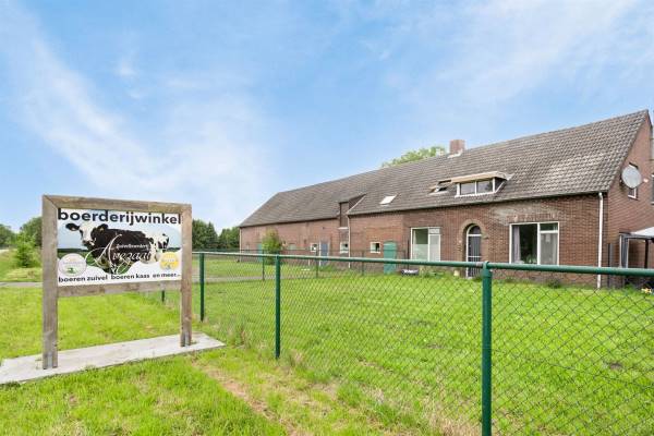 Agrarisch bedrijf Houtsberg 23 Leveroy
