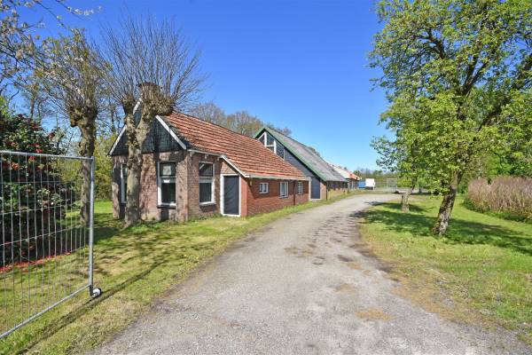 Bedrijfsruimte Rijksstraatweg 13A Jistrum