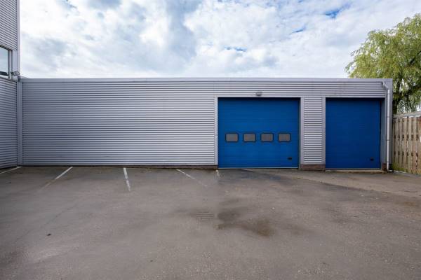 Bedrijfsruimte Mr. W.M. Oppedijk van Veenweg 22K Burgum