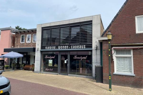Winkelruimte Mr. Andreastraat 1 en Voorstraat 97 Kollum