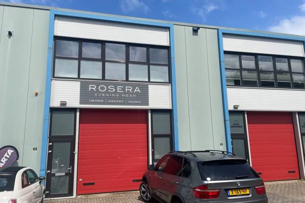 Bedrijfsruimte Installatieweg 18 Huizen