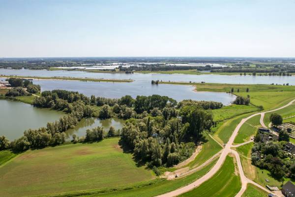 Agrarische grond Waalbandijk Hellouw