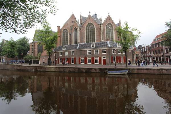 Winkelruimte Oudezijds Voorburgwal 74 Amsterdam
