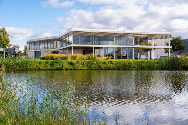 Bedrijfsruimte Rientjesoven 20 Borne