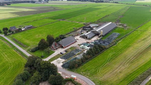 Agrarisch bedrijf Slochtermeenteweg 6 Luddeweer