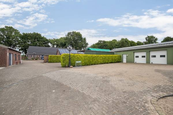 Bedrijfsruimte Rijksweg 28 Bergen (LI)