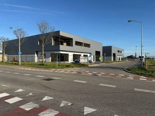 Bedrijfsruimte Pieter Hoebeeweg 4- 8 Dordrecht