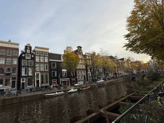 Winkelruimte Oudezijds Voorburgwal 30-A Amsterdam