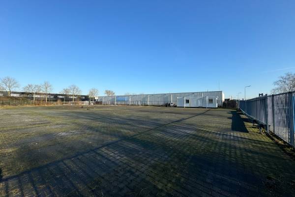 Verhard buitenterrein Graham Bellstraat 1 Zwolle