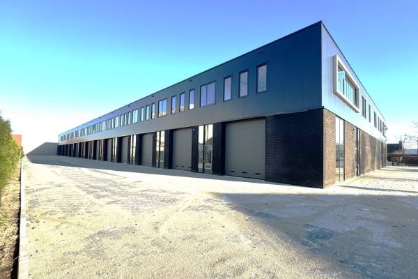 Verhard buitenterrein Accustraat 21-R Veenendaal