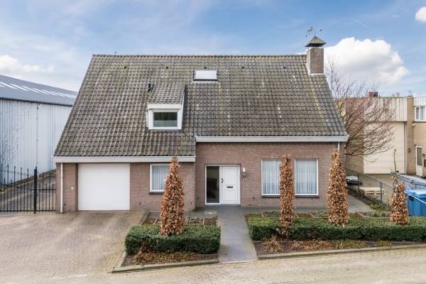 Bedrijfsruimte Lange Voren 38 Reusel