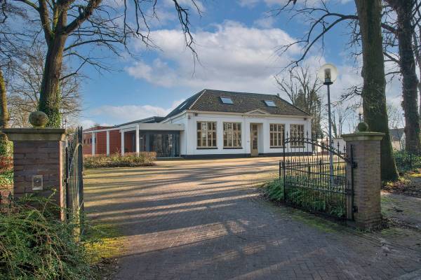 Maatschappelijk vastgoed Usselerschoolweg 50 Enschede