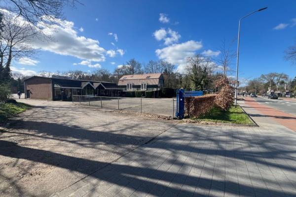 Verhard buitenterrein Stationsweg 111 Wezep