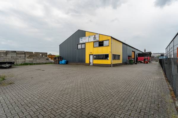 Bedrijfsruimte Burg Niemeijerstraat 2-a Staphorst
