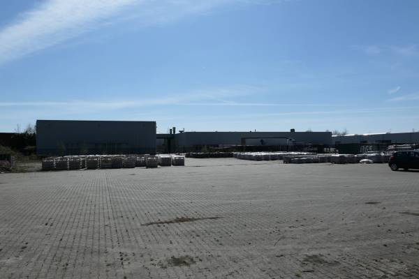 Verhard buitenterrein Siemensstraat 9 Hoogeveen