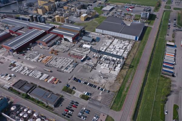 Verhard buitenterrein Lelyweg 23 Bergen op Zoom