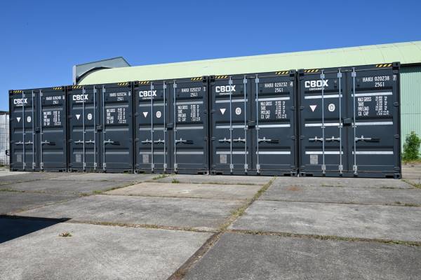 Verhard buitenterrein Beneden Dwarsdiep 25-E Veendam