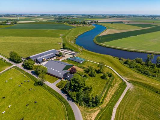 Agrarisch bedrijf Zuurdijksterweg 2 Warfhuizen