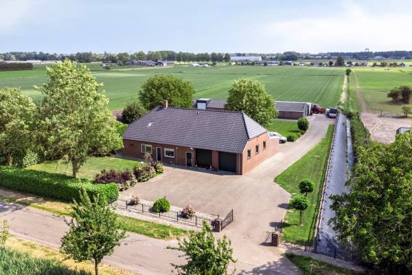 Agrarisch bedrijf Veldstraat 27 Wijk en Aalburg