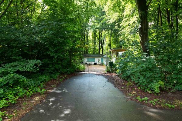 Maatschappelijk vastgoed Flierefluiterpad 4 Hoogvliet Rotterdam