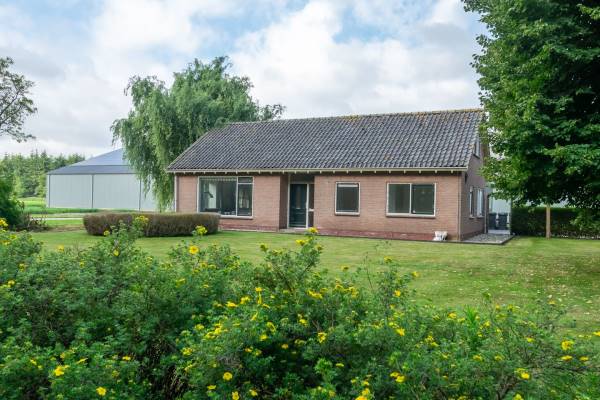 Agrarisch bedrijf Roozand 2 Donderen