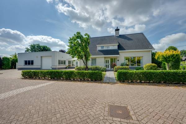 Bedrijfsruimte De Lange Meeten 2 Hoeven