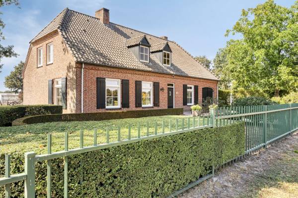 Agrarisch bedrijf Randweg-Oost 19 Budel