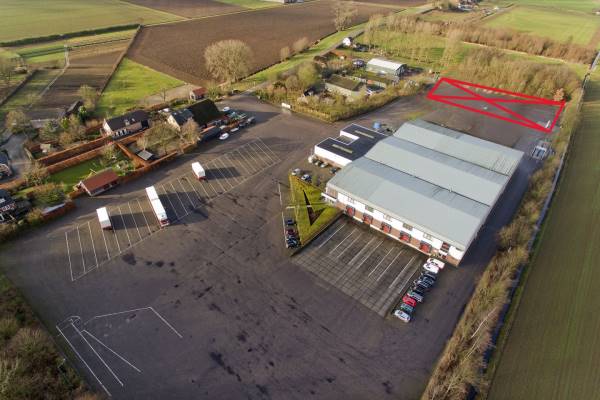 Verhard buitenterrein Provincialeweg Noord 36 Almkerk