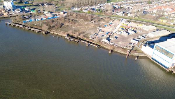 Verhard buitenterrein IJsseldijk Capelle aan den IJssel
