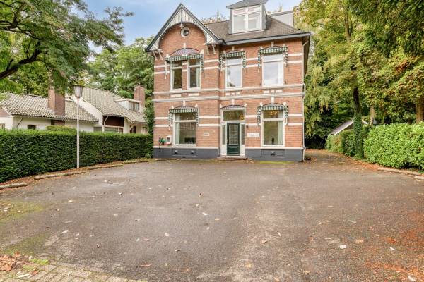 Kantoorruimte Burg. Tutein Noltheniuslaan 21 Apeldoorn
