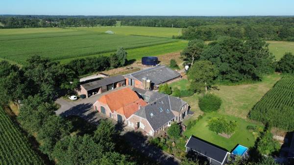 Agrarisch bedrijf Tolhutterweg 15-+ 15a Ruurlo