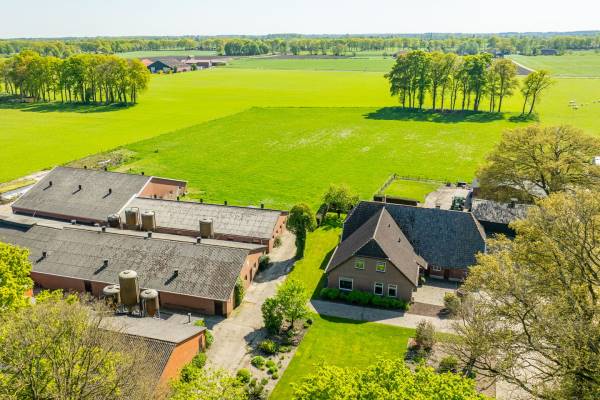 Agrarisch bedrijf Aaltenseweg 31-+ 31a Halle