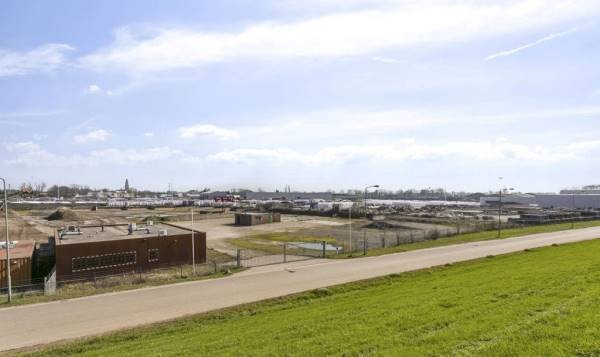 Verhard buitenterrein Havenweg 30 Echt