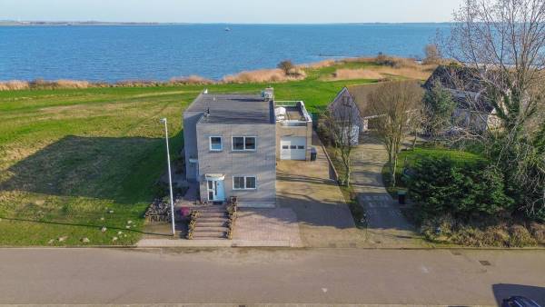 Bedrijfsruimte Veerweg 7 Hellevoetsluis