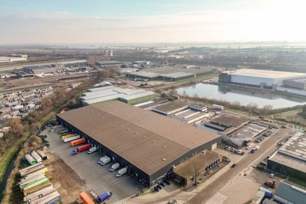 Verhard buitenterrein Kellensedwarsweg 2- 6 Tiel