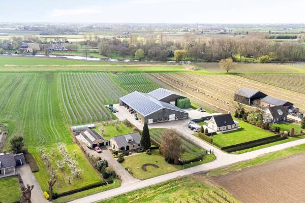 Agrarisch bedrijf Dr. A. Kuyperweg 79 Beesd