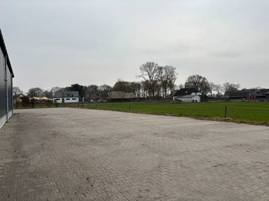 Verhard buitenterrein Hoogeveenseweg 2 Slagharen