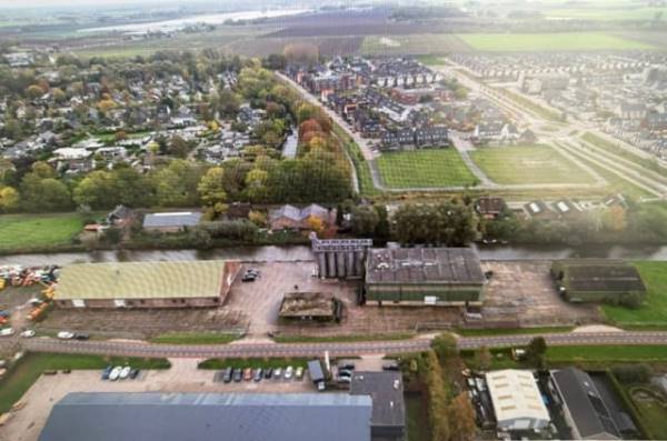 Bedrijfsruimte Huizersdijk 11 Zevenbergen