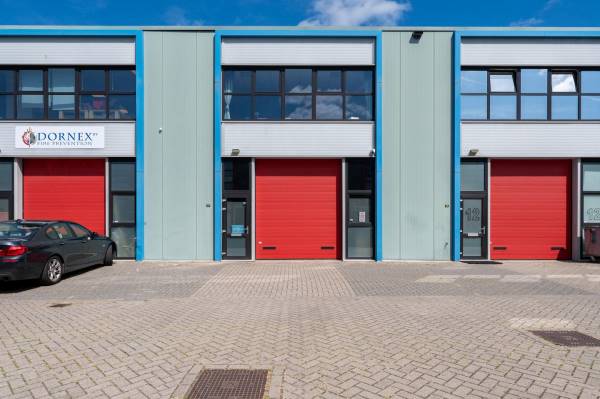 Bedrijfsruimte Installatieweg 10 Huizen