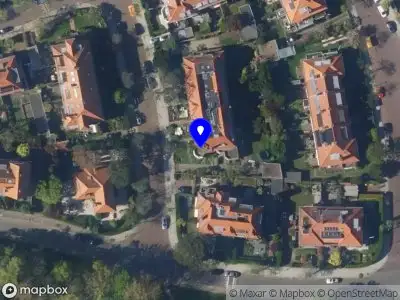 Tr?s Monta?as Holding B.V.