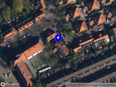 Mees ter werk in meubels Groningen