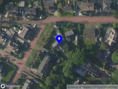 This Lady Connects Huizen