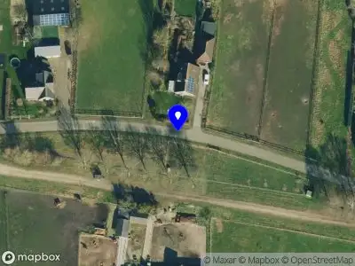 Toestemming voor het bouwen van een nieuw bijgebouw en handelen in strijd met regels ruimtelijke ordening voor het tijdelijk bewonen van het bijgebouw aan Oude Kerkweg 10 te Hattem