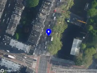 Toestemming voor het plaatsen van dranghekken voor het afschermen van het tijdelijke terras voor Koningsdag ter hoogte van de hoek aan Nassaukade 48 tot Tweede Nassaustraat 12 te Amsterdam