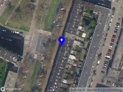 Ambulance met grote spoed naar de Dordtselaan in Rotterdam