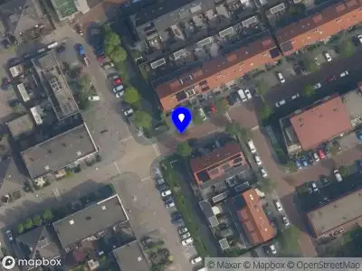 Ambulance met grote spoed naar de Albert van Schoonhovenlaan in Wateringen