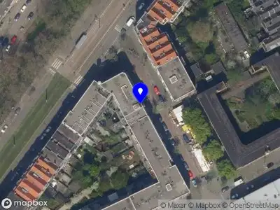 Ambulance met grote spoed naar de Willem Beukelszstraat in Rotterdam